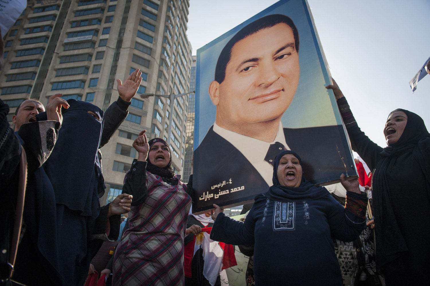  A Pro Mubarak rally in the affluent neighborhood of Zamalek, in Cairo. Egypt. The demonstration was attended by thousands of supporters on February 2nd 2011. 