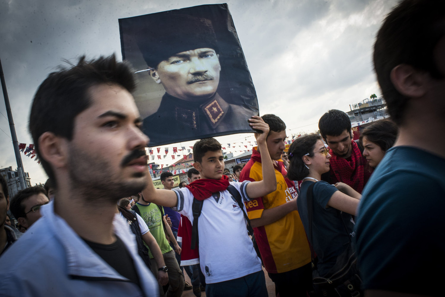  A boy holds up a portrait of former leader Mustafa Kemal Ataturk in Taksim Square,  where yesterdays clashes occurred, June 2, 2013. 