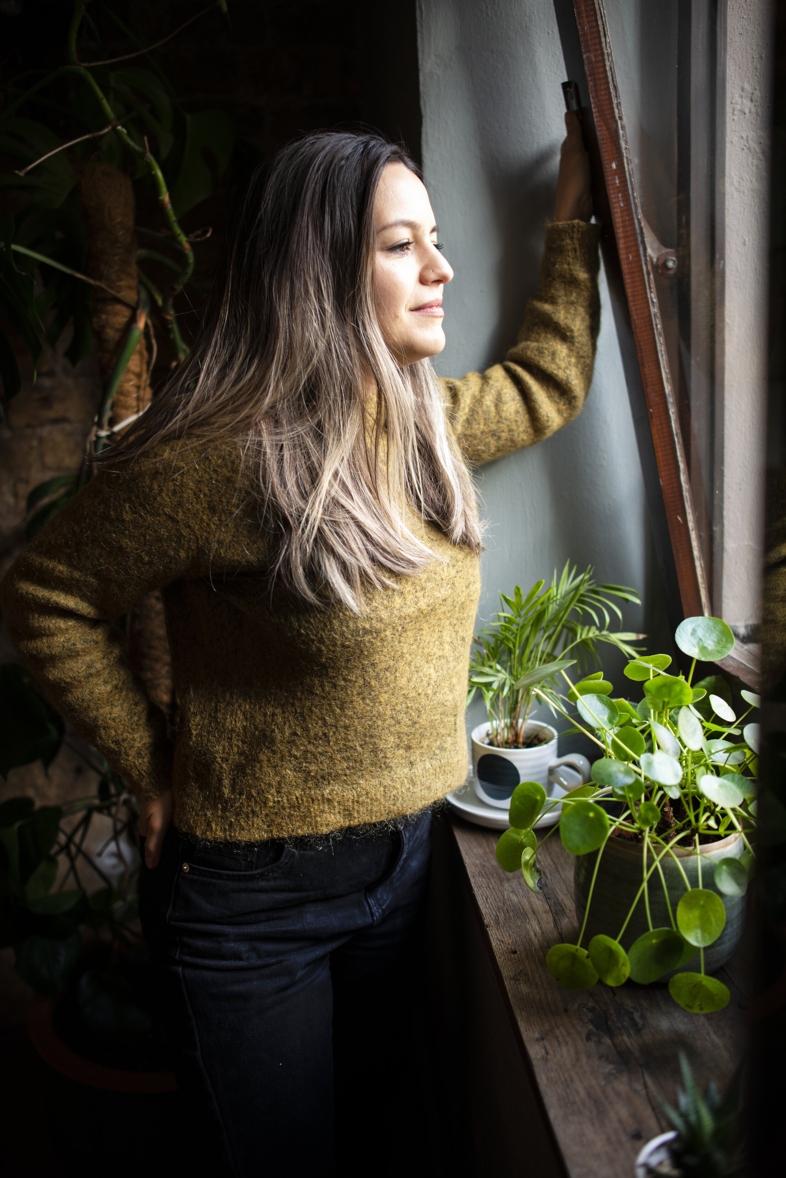  Elif Ilik Atay pictured at home reading in Istanbul, Turkey on December 2nd 2018. 