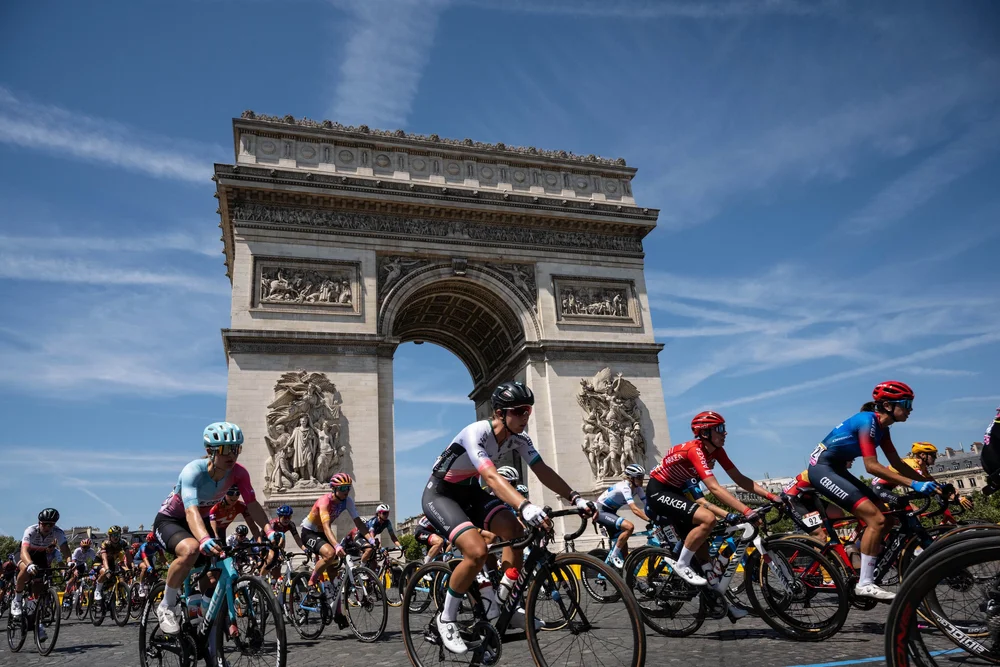Tour De France Zwift Advert Riders Zwift Paris Champs Elysees 2025