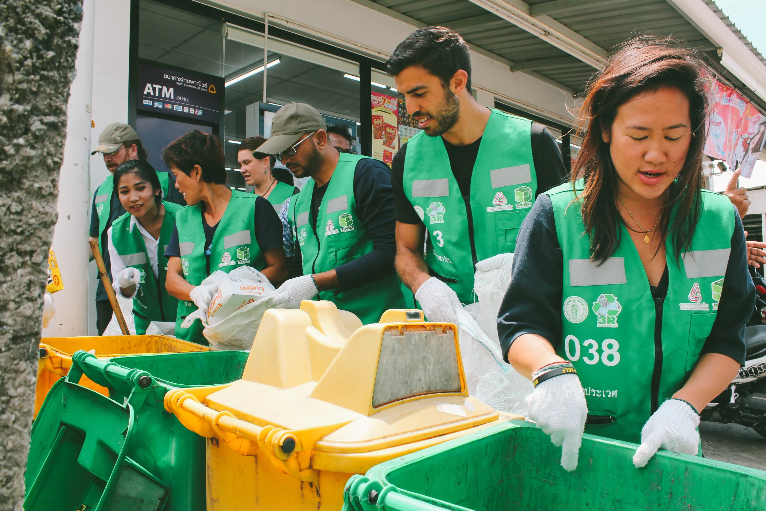 Collecting trash with the Trash Pickers Association at the Zero Baht Shop | Bangkok, Thailand