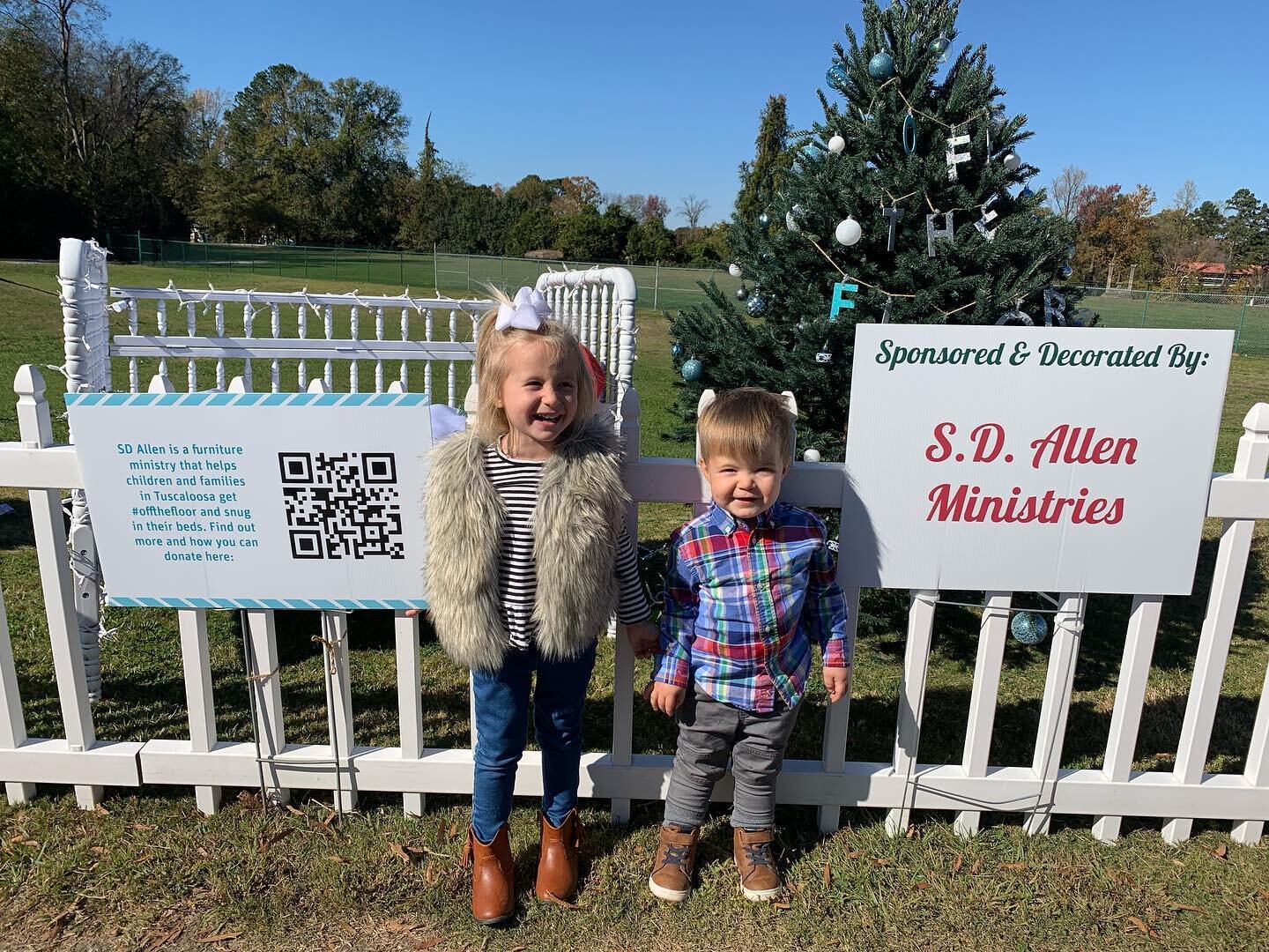 ⭐️⭐️ Enter our Christmas Giveaway ⭐️⭐️
1. Follow us on Instagram.
2. Find our tree on the Tuscaloosa Tinsel Trail.
3. Post a picture in front of our tree.
4. Tag us in your post and use the #offthefloor.
We will be doing weekly giveaways for an