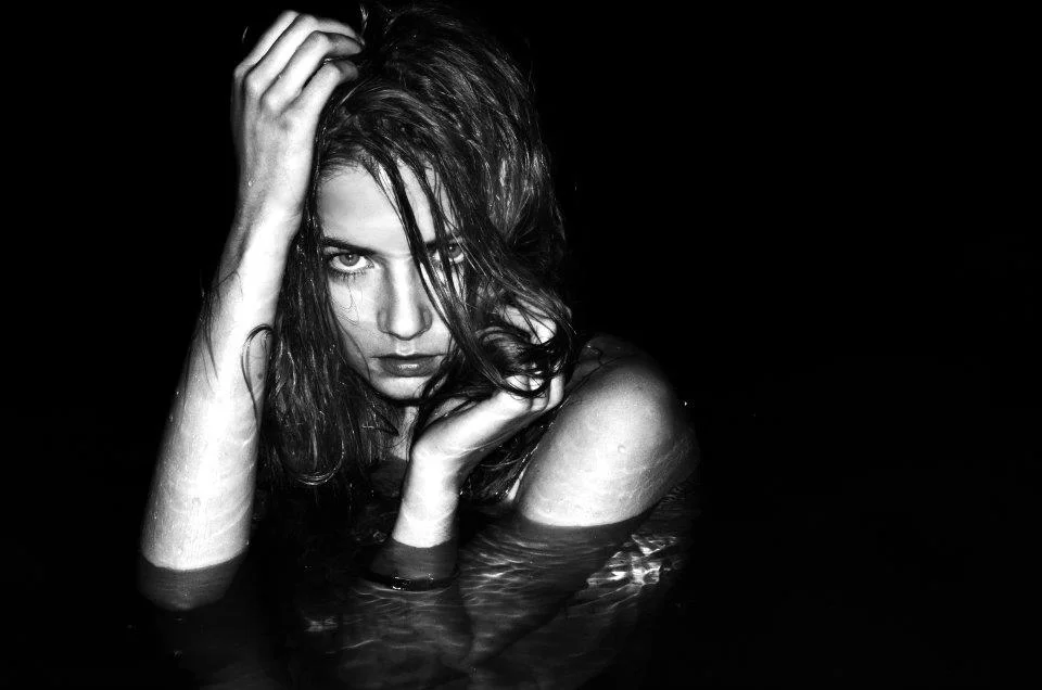 Foto: Olivier Yoan Style: Jenet Ho HMU: Reve Ryu Hair: Reve Ryu Model: Dominica G.