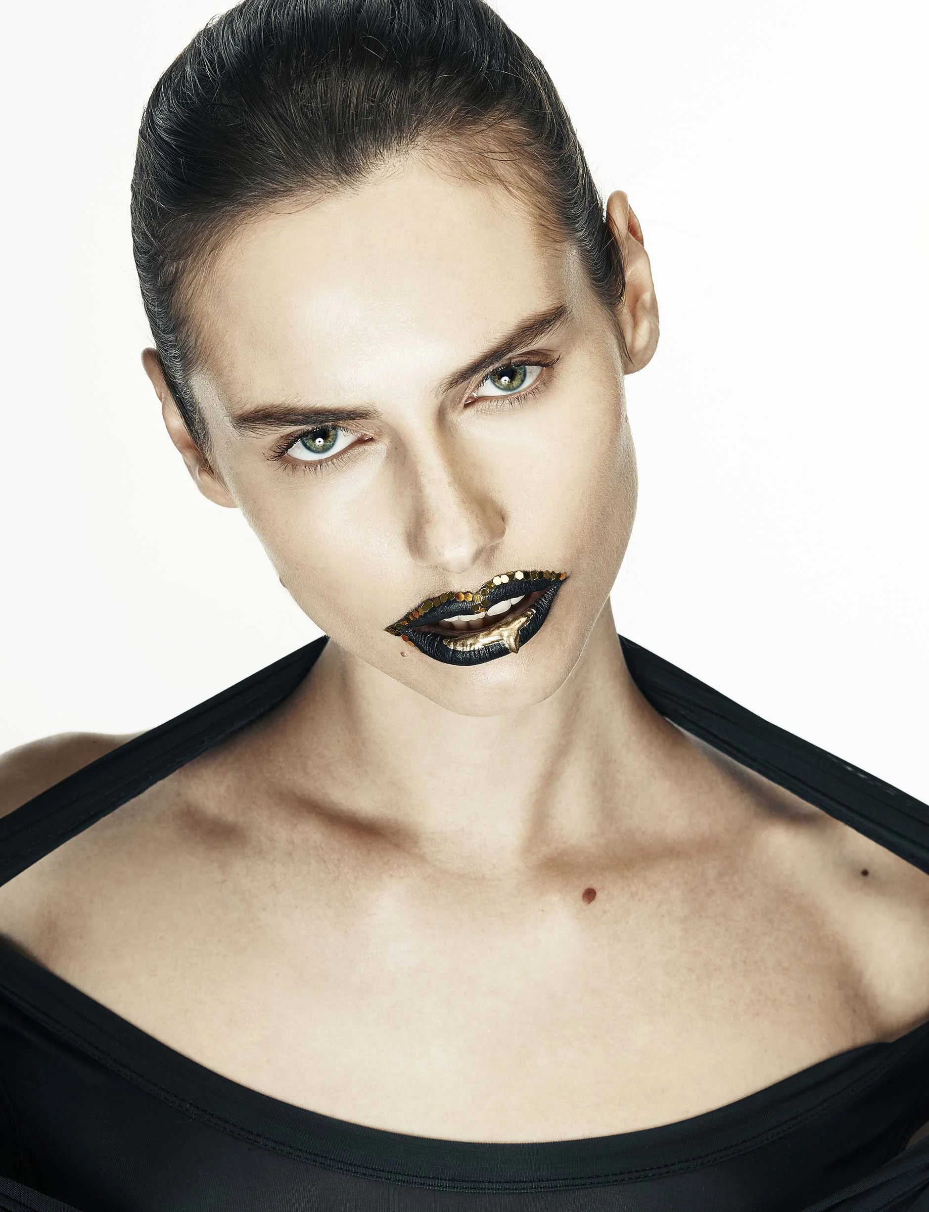 Art Direction: Reve Ryu Fotop: Masakazu Kurihira Makeup/Hair: Reve Ryu Model: Alisa N.