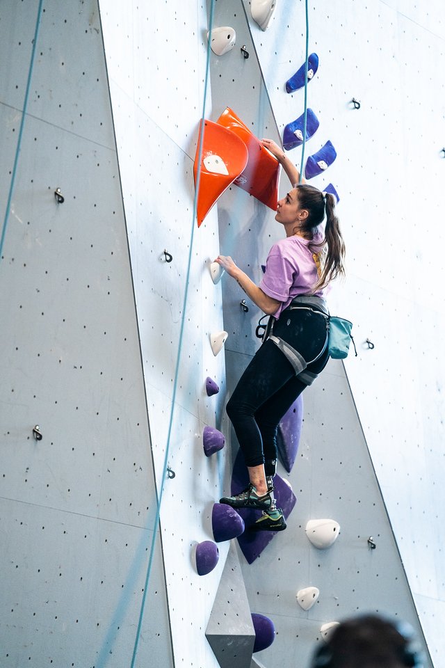 This Rock Climbers Pinch Hold Mug Is Nearly Impossible To Hold Onto