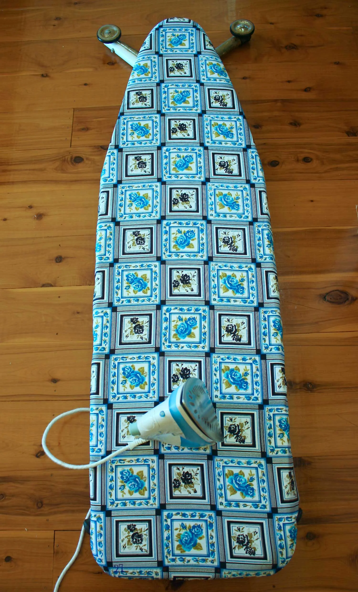 Mum's 30-minute ironing board cover