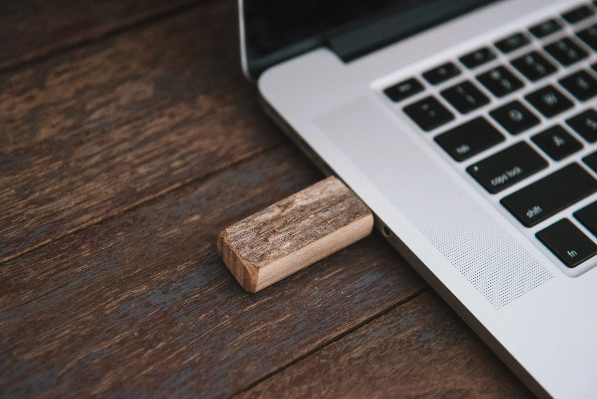 Rustic USB Flash Drive 004 Jaccob McKay.jpg