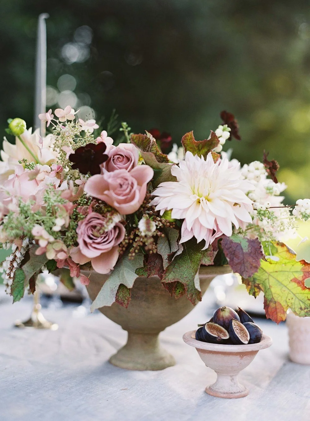 KDJ-Botanica-wedding-autumn-compote-centerpiece-leaves-dahlias-roses-figs.jpg