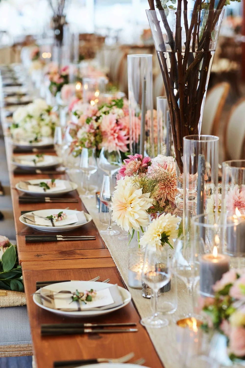KDJ-Botanica-Wedding-flowers-tabelscape-design-dahlias.JPG