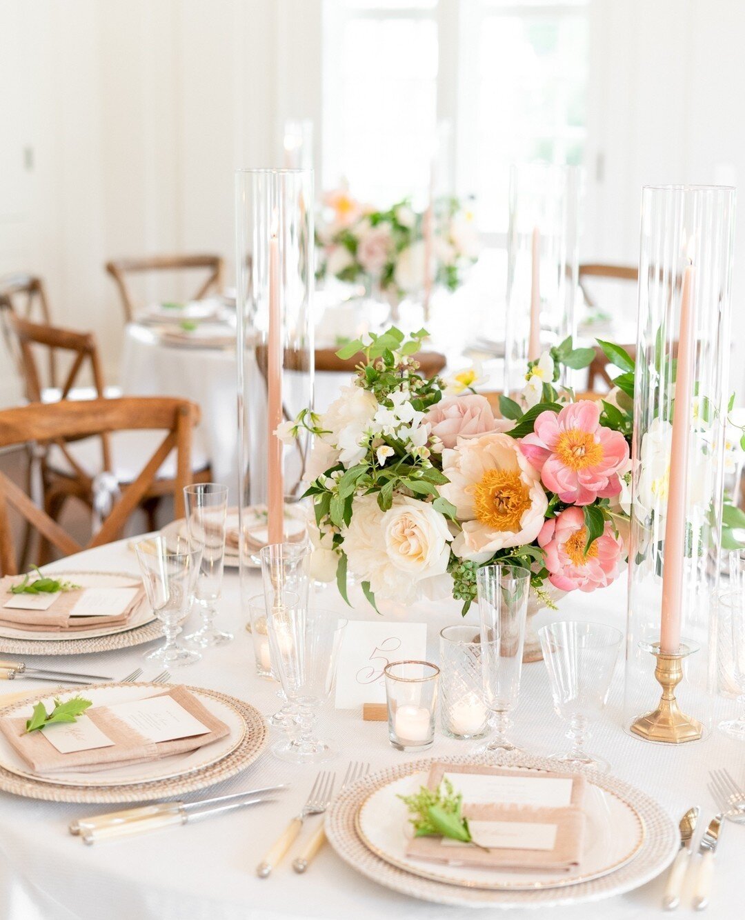 Details from a peony filled garden wedding at the beautifully historic Keeler Tavern with @coppercricketevents ⁠
⁠
.⁠
.⁠
.⁠
⁠
#kdjbotanica #flowers #springflowers #ctwedding #ctbride #ctflorist #weddingflorist #connecticut #florist #weddinginspo #flo