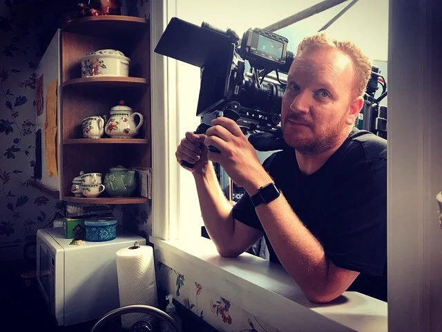 @pharmacyshirt takes spying on neighbors to a new level #veep #jonahsmomshouse