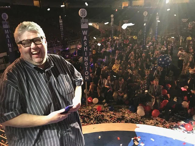 Guys, @davidhmandel is a genius. A comedy mathematician, and I mean that in a good way. Working with him on Veep was a career high note. His laugh is infectious, his  nerdery unparalleled. He was gracious with his time counseling my son, who wants to