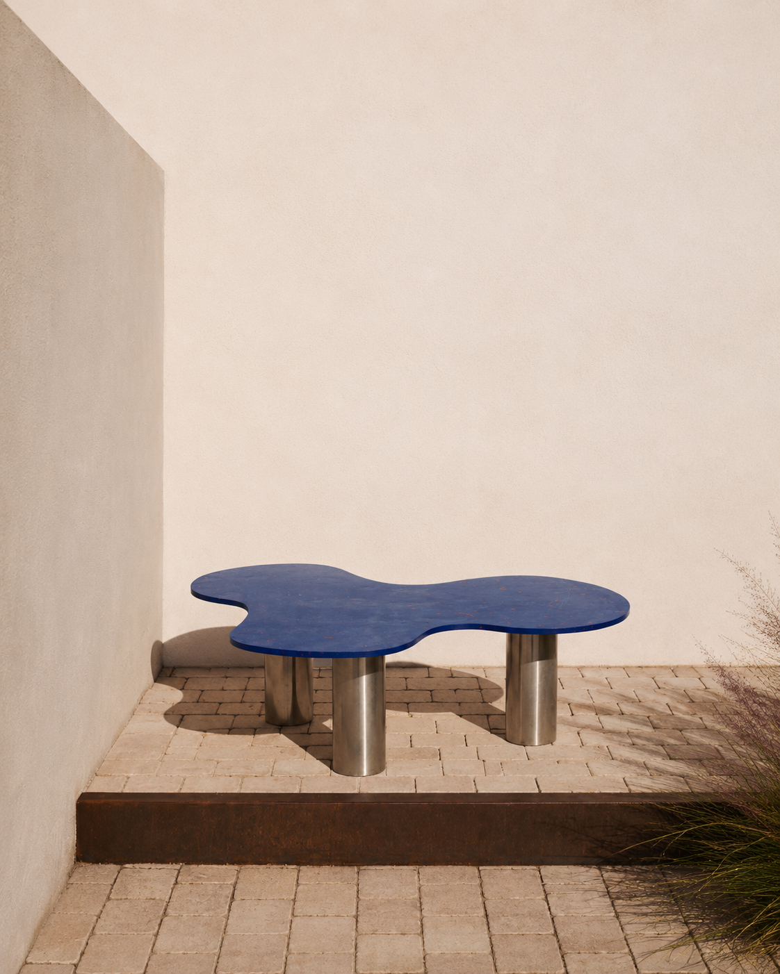 PlasticBlue table.png