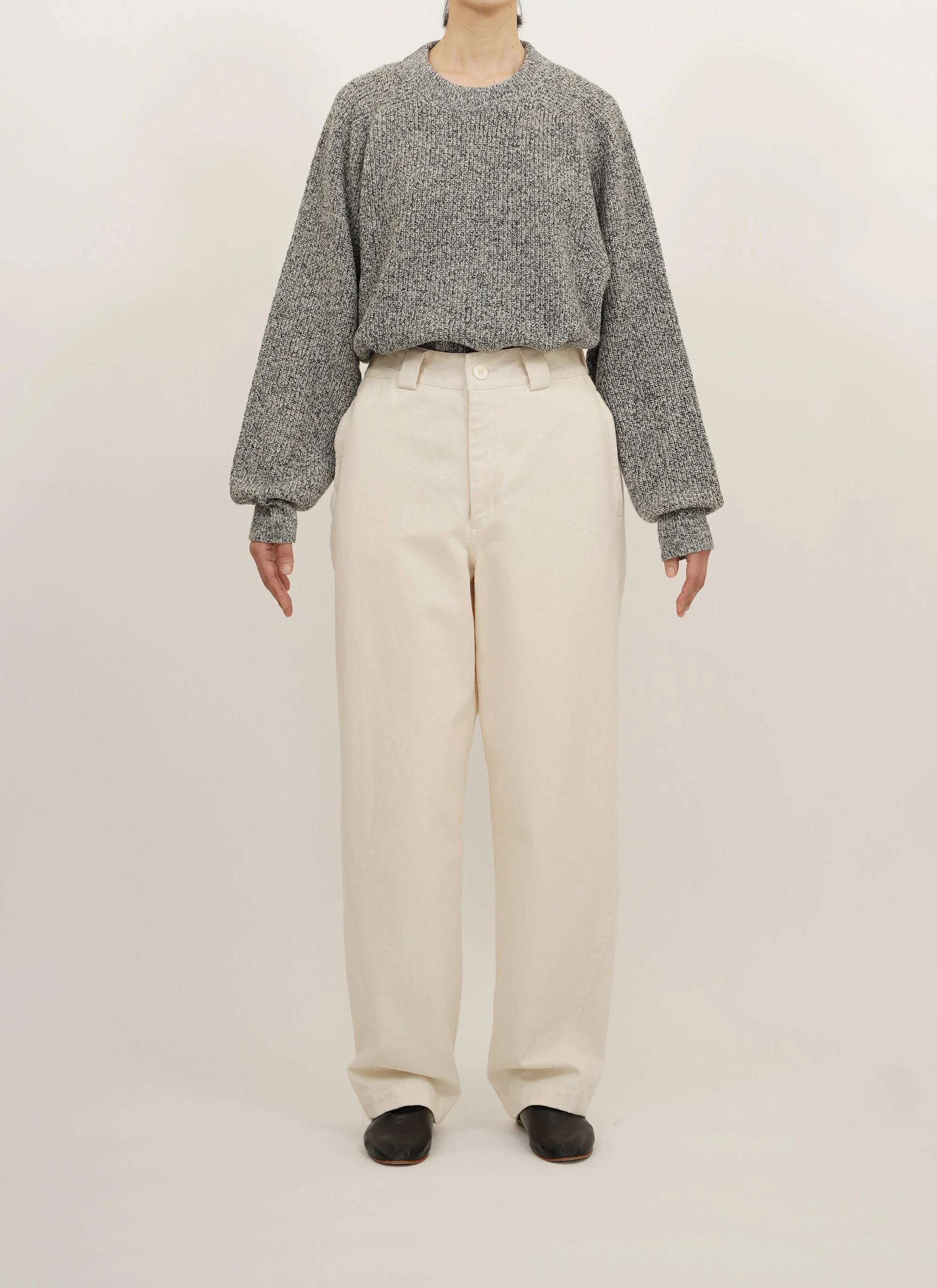  WOOL CREW NECK SWEATER　JPY 47.300 (43.000)  ORGANIC&nbsp;COTTON NATURAL DENIM PANTS　JPY 24.200 (24.000) 
