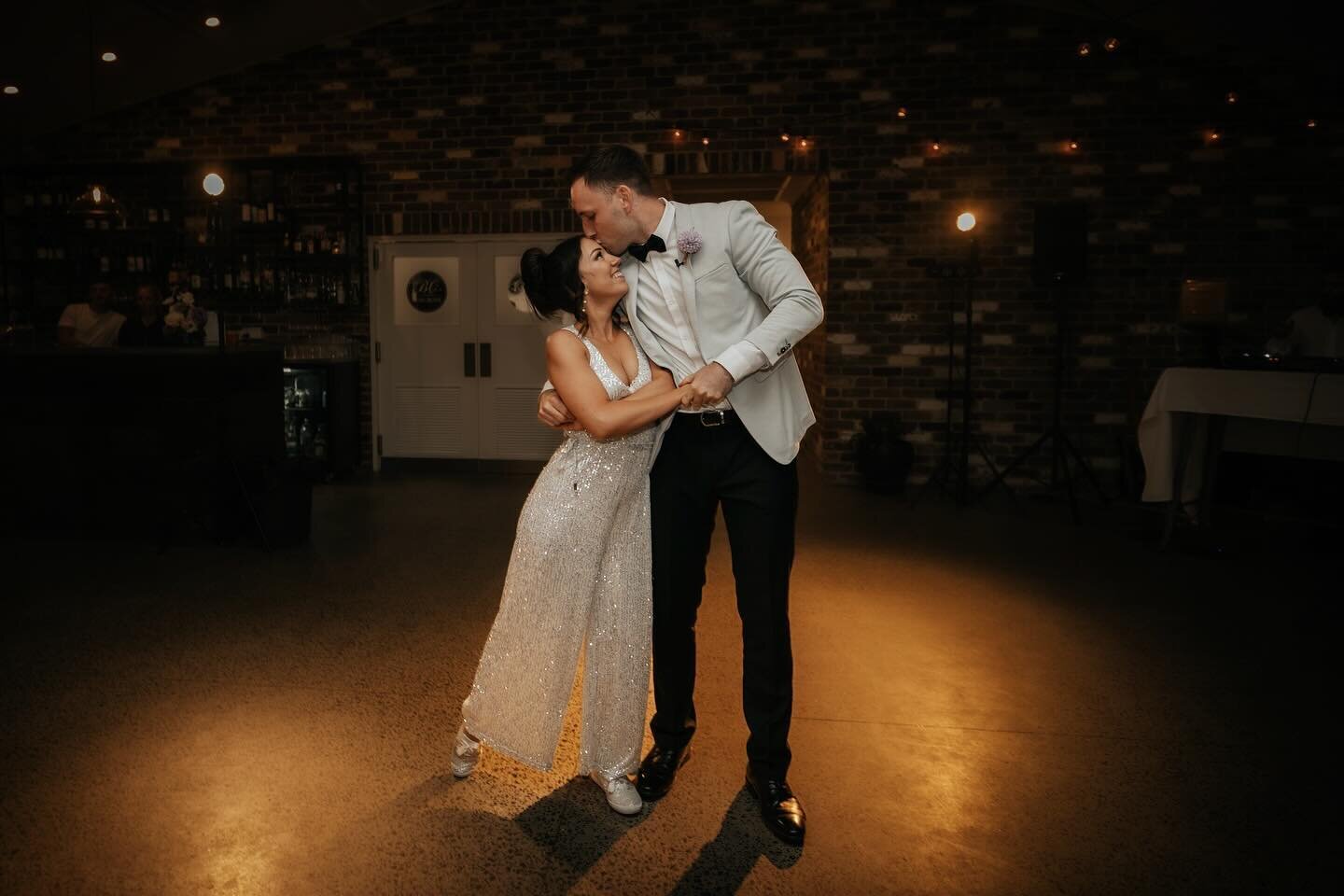 { James &amp; Nic }

If this first dance doesn&rsquo;t inspire you to buy that sparkling pant-suit to party in, then I don&rsquo;t know what will 🤩

.
.
.
.
.
.
.
.

#bathurstwedding #bathurstweddingphotographer 
#sydneyweddingphotographer #southern