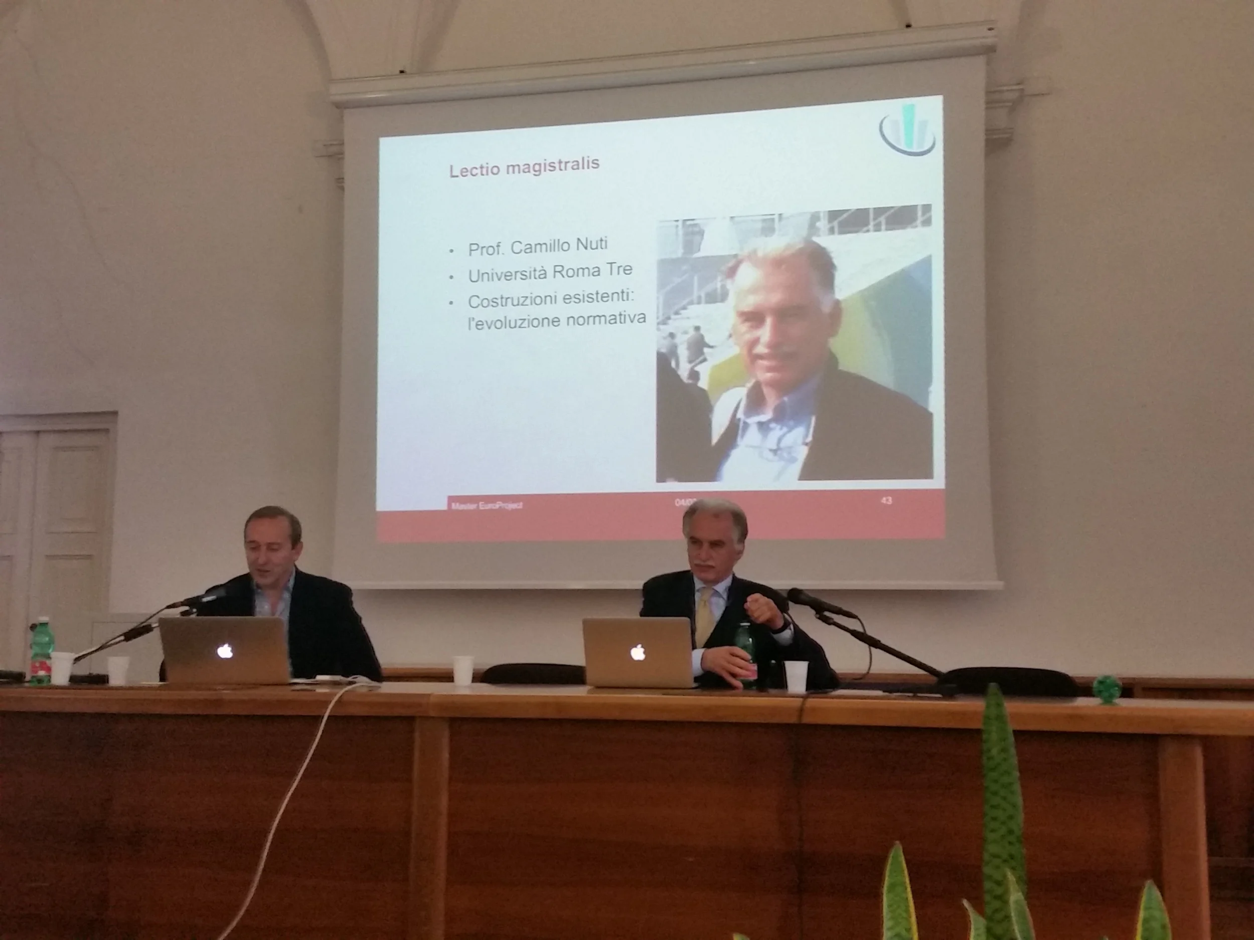 Il prof. Giorgio Monti introduce la Lectio Magistralis del prof. Camillo Nuti.