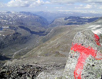 Mektig natur langs Tindevegen.
