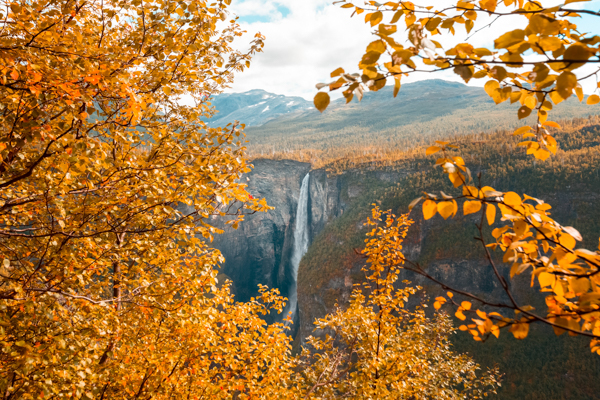 Vettisfossen i haustprakt. FOTO: Eskil Digernes