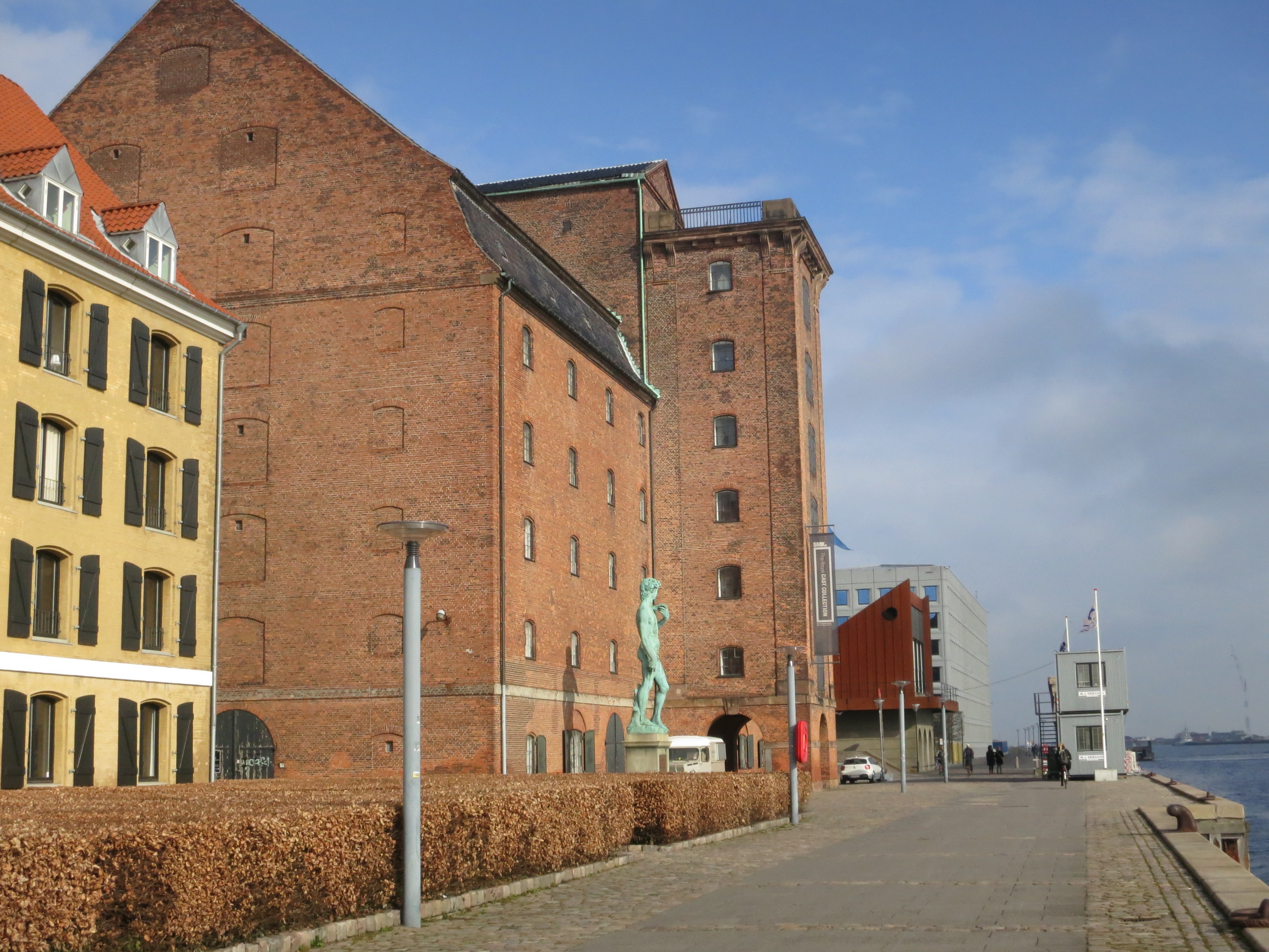 Vestindisk Pakhus ligger belejligt ved indsejlingen til Københavns Kanal. Fra kongeværelset kunne de magtfulde kolonister holde øje med, at skibstrafikken gik, som den skulle. Foto: Ulla Lunn
