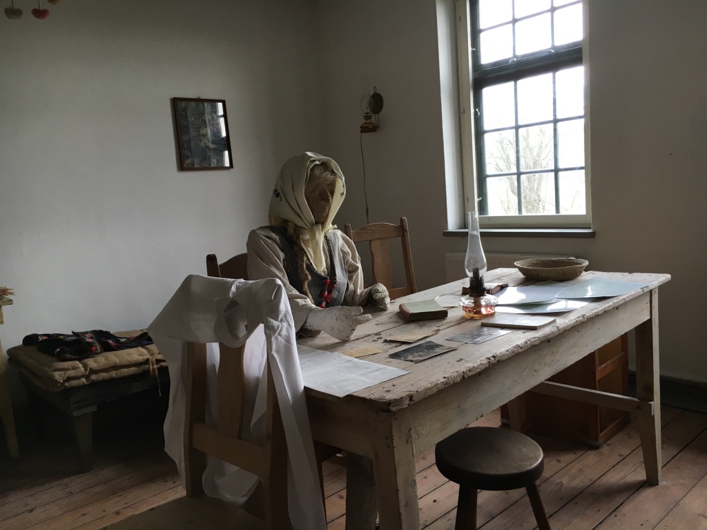 De polske roepiger boede trangt og fik kun ganske lidt i løn. Kosten bestod af kartofler og skummetmælk. Foto: Tobias Moe