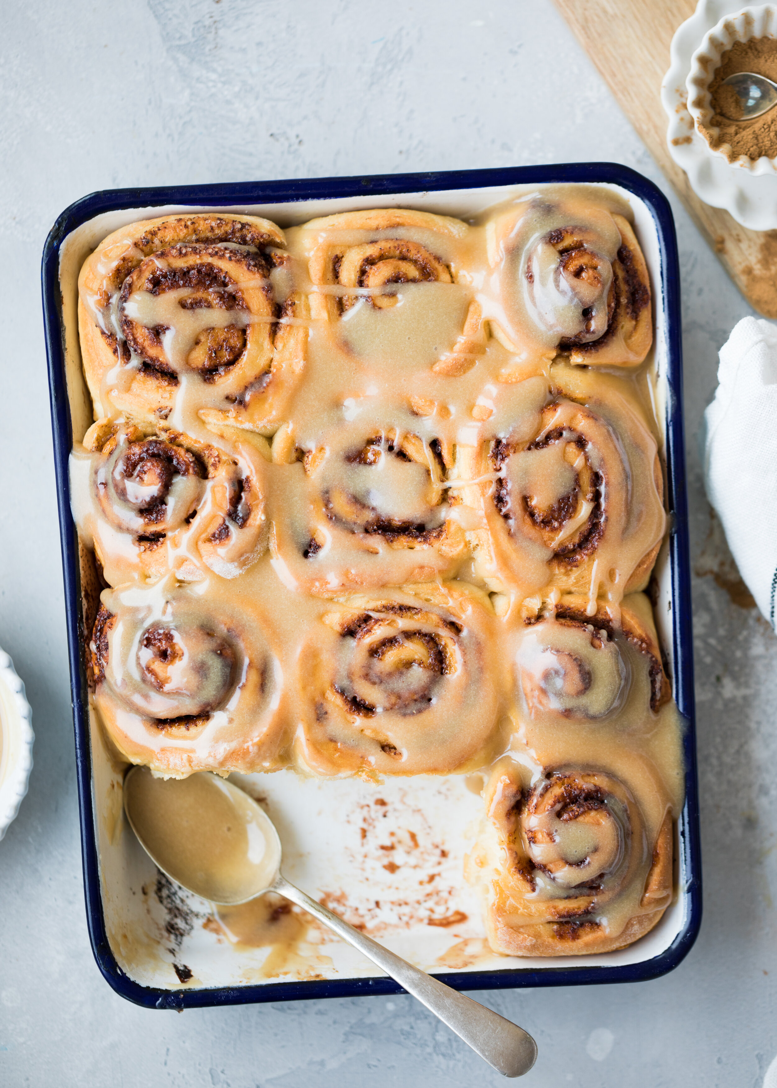 tahini drizzle cinnamon buns-2.jpg