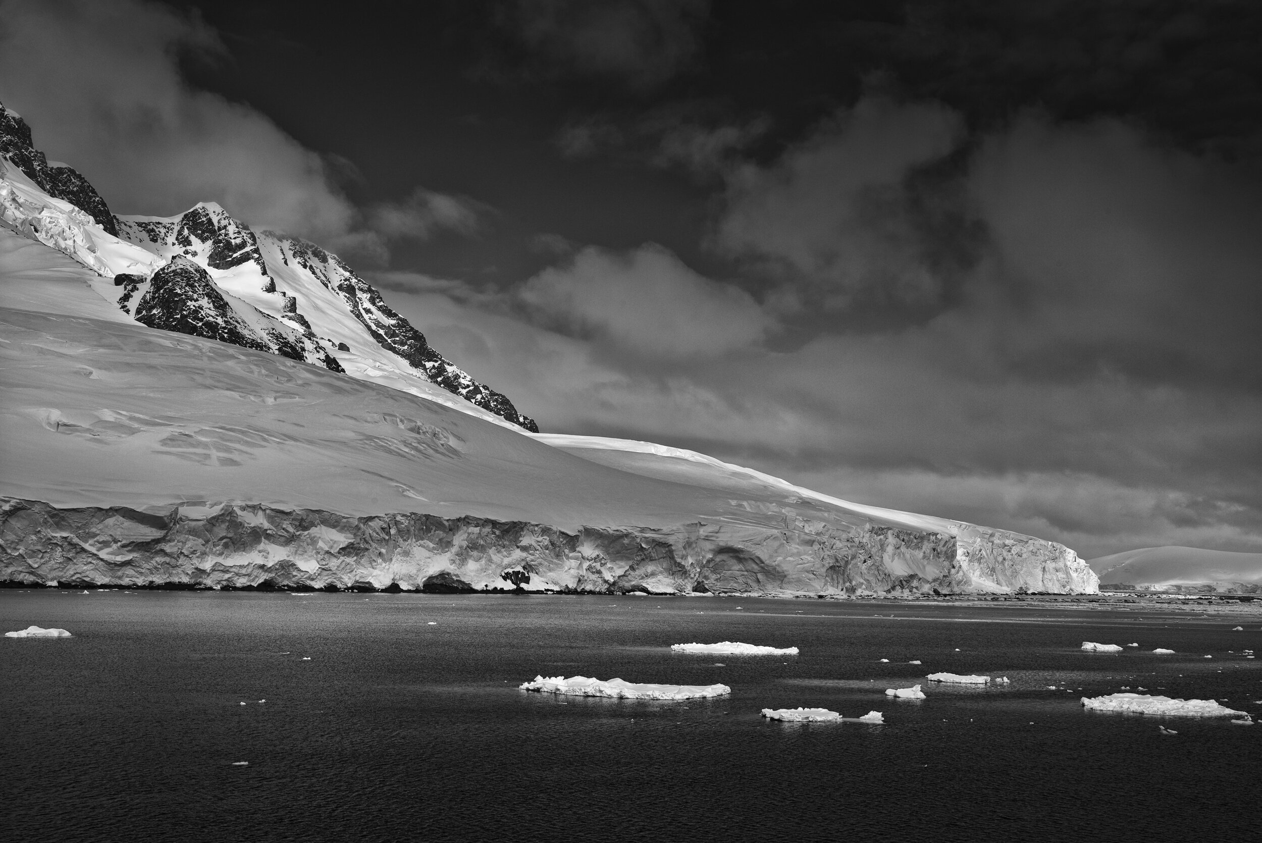 manuel_uebler_antarctica_bw_015.jpg