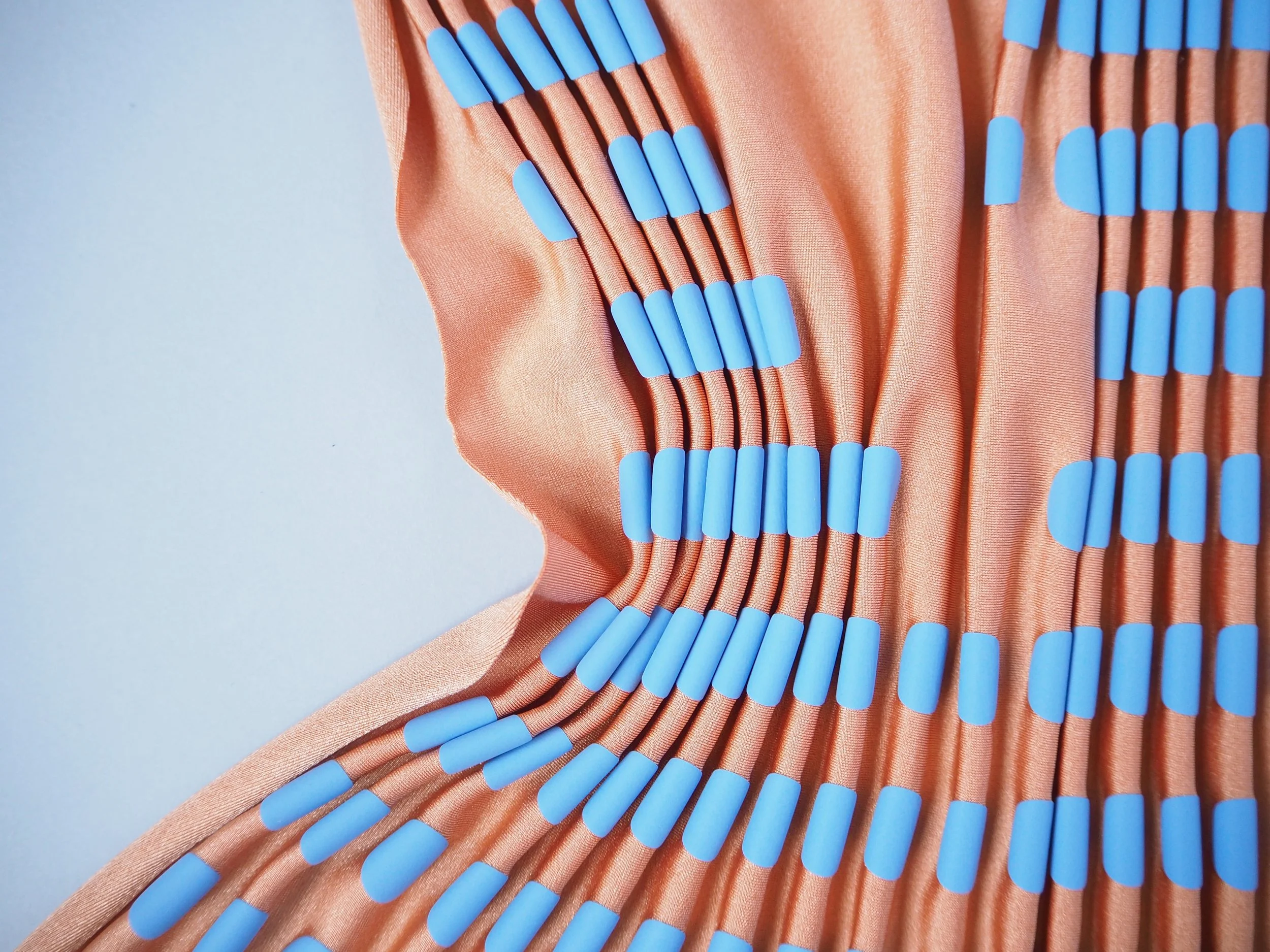 structured textiles robin pleun maas.jpg