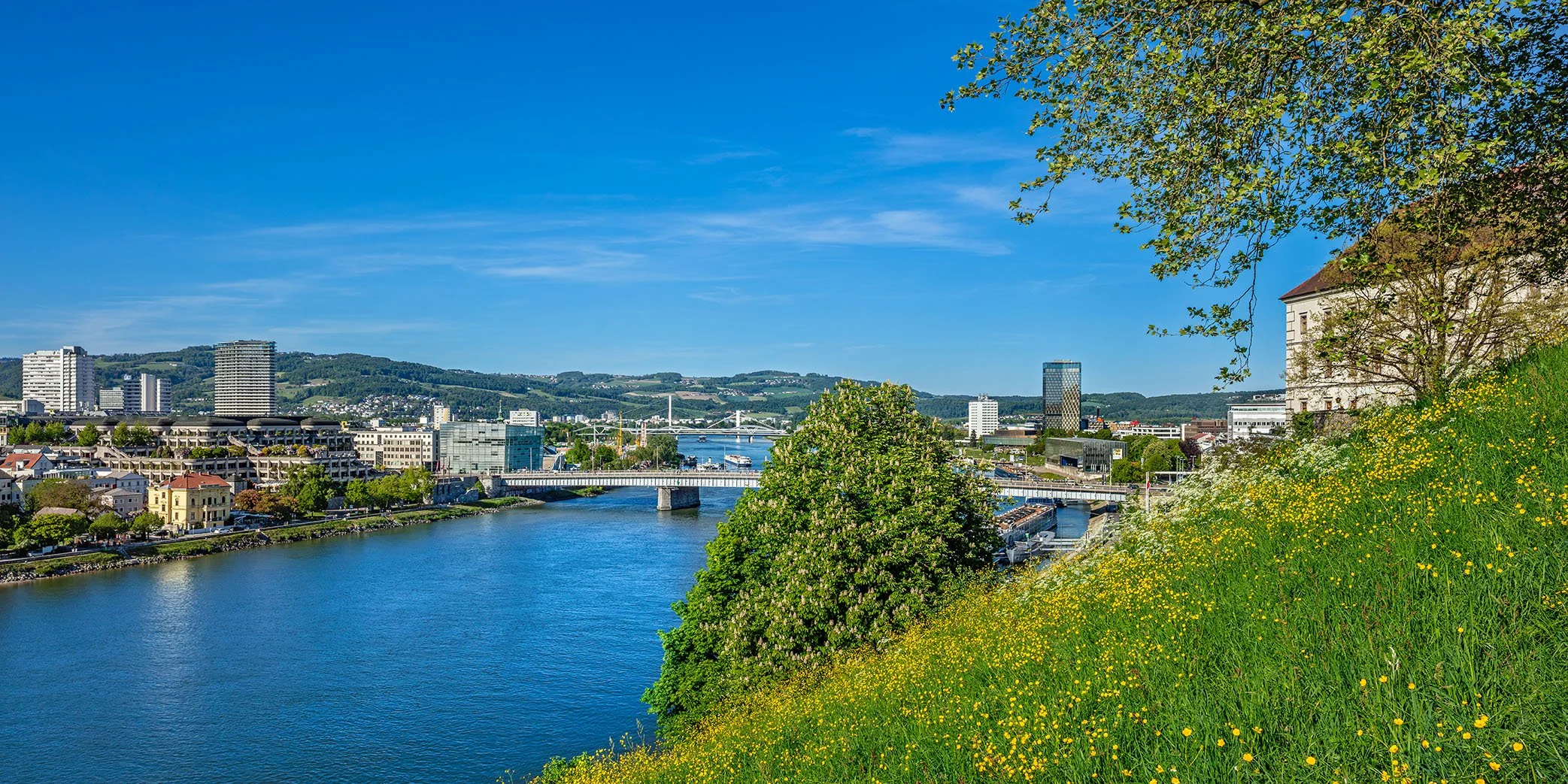 DONAULÄNDE LINZ, BLICK VOM SCHLOSSPARK