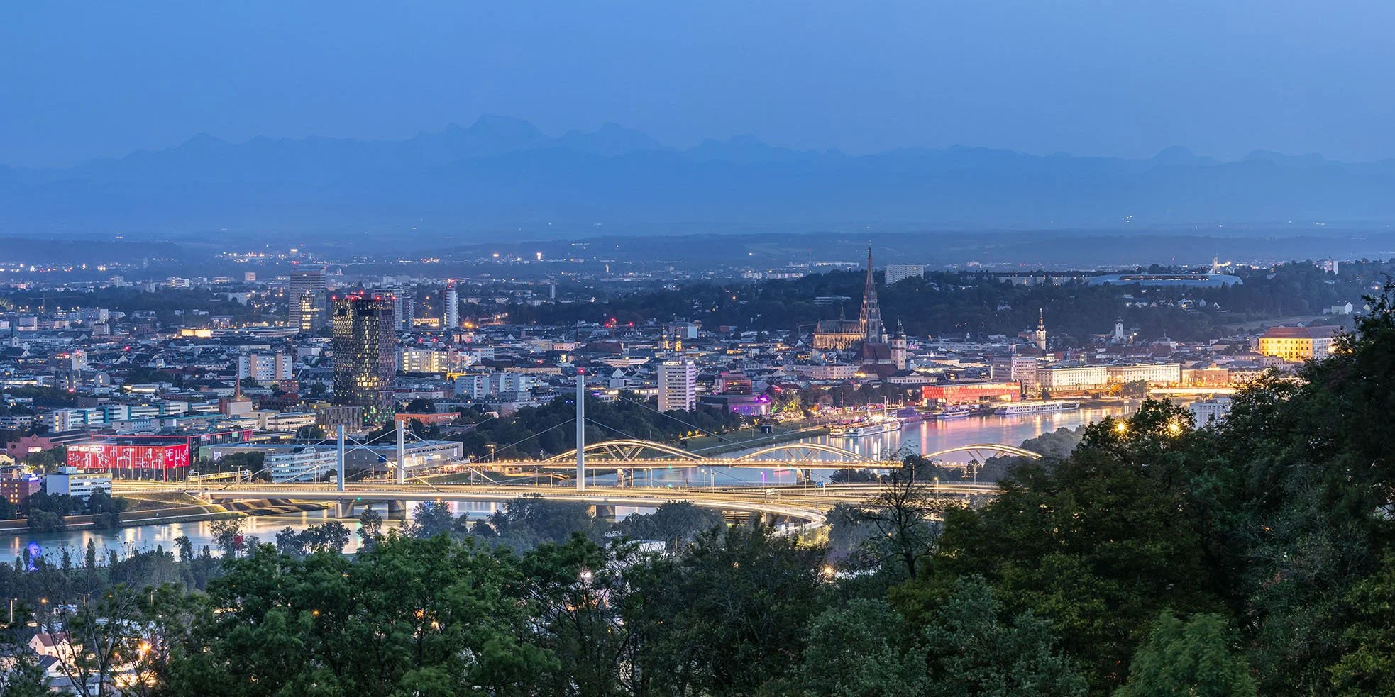 LINZ, BLICK VON OBERBAIRING