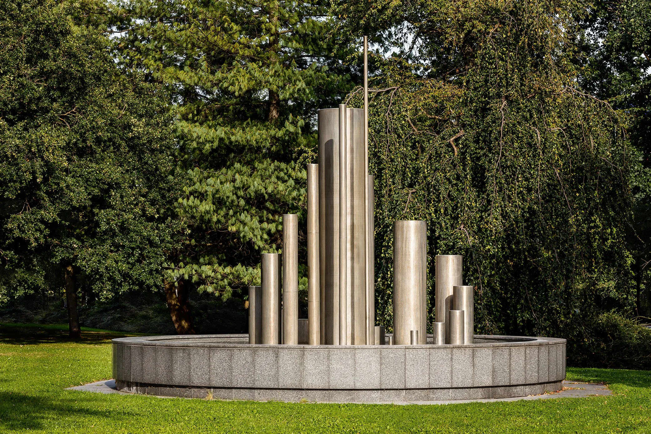 BAYER-BRUNNEN BEIM BRUCKNERHAUS