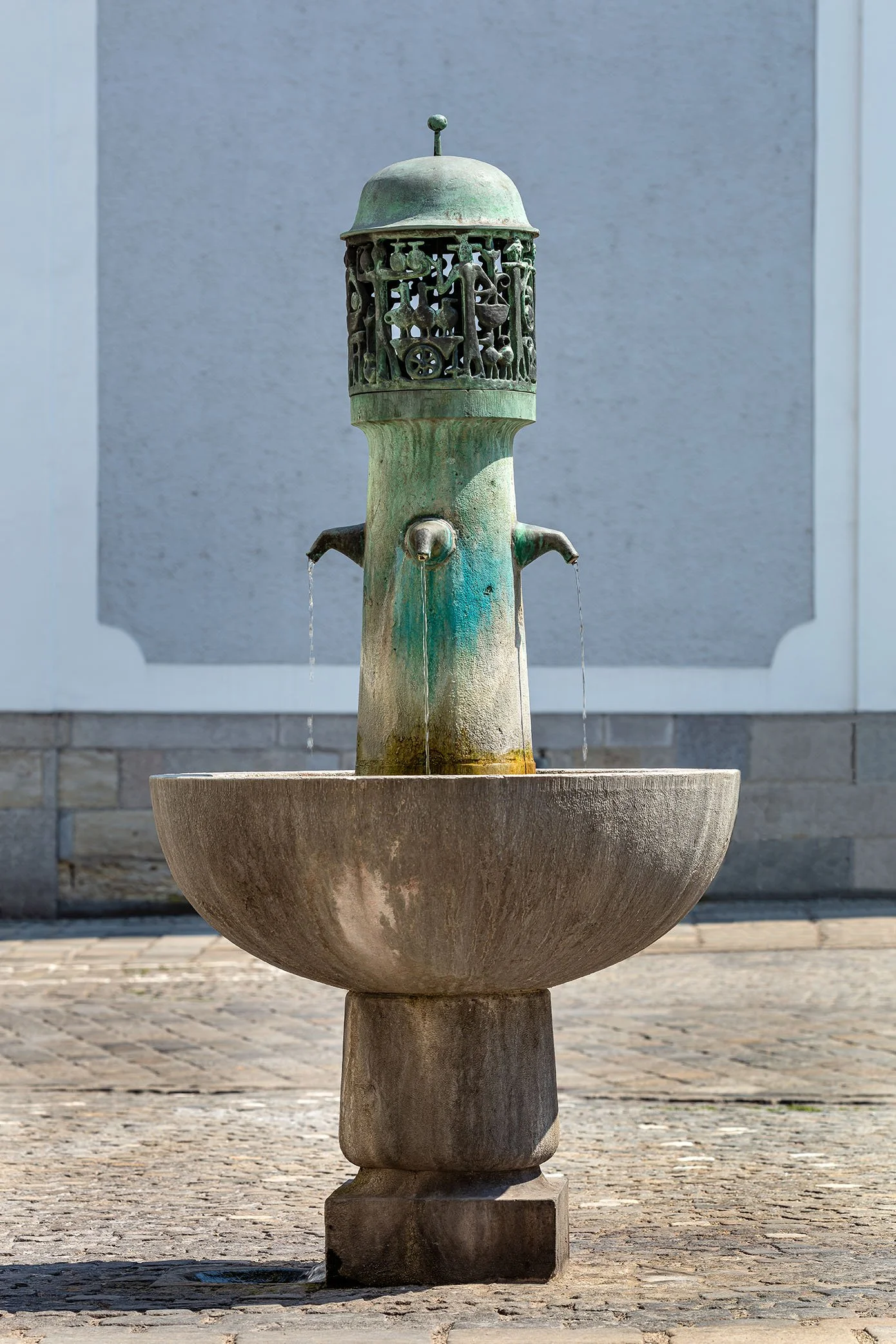BRUNNEN AM LANDHAUSPLATZ