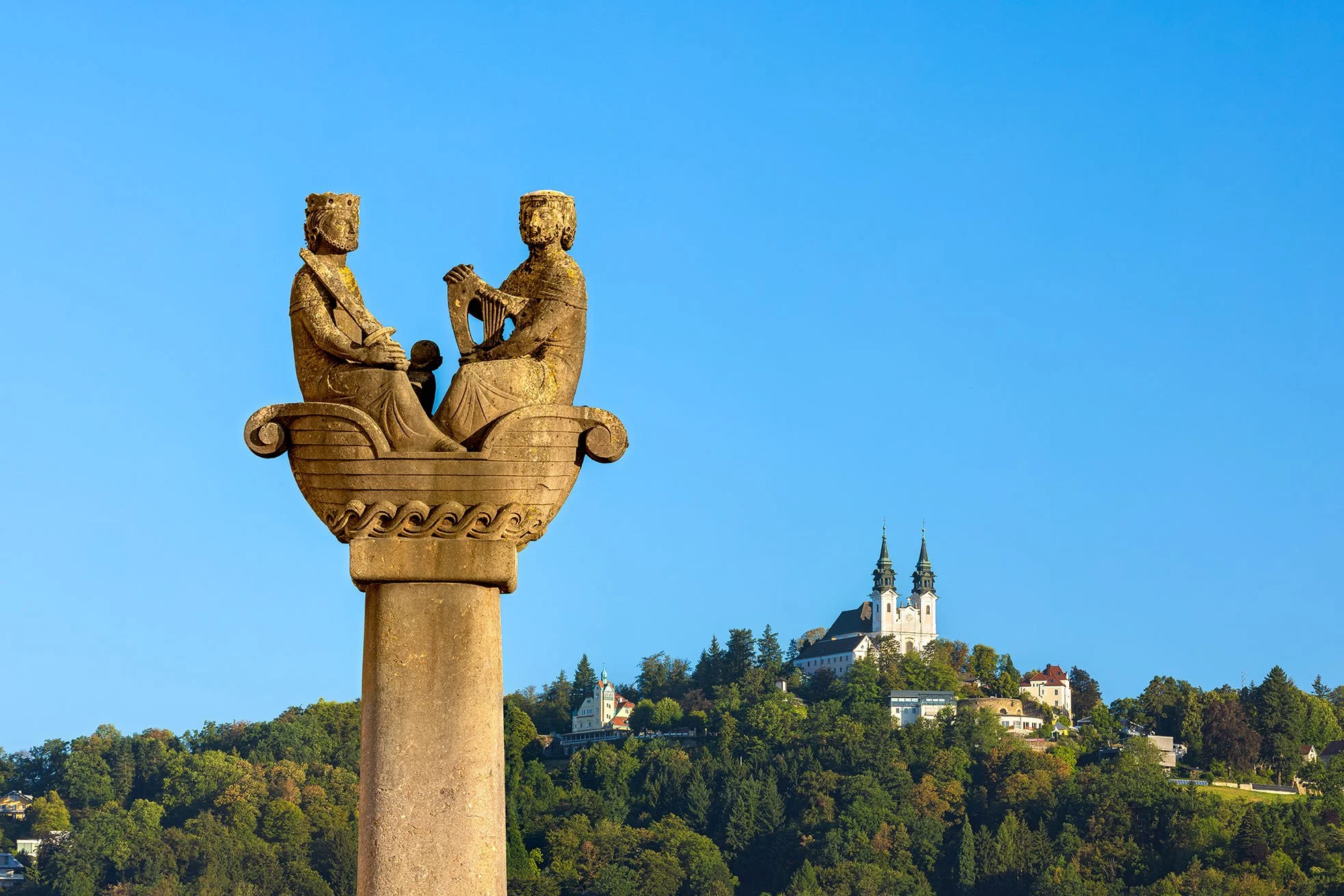 NIBELUNGENSCHIFF BEIM SCHLOSSMUSEUM LINZ