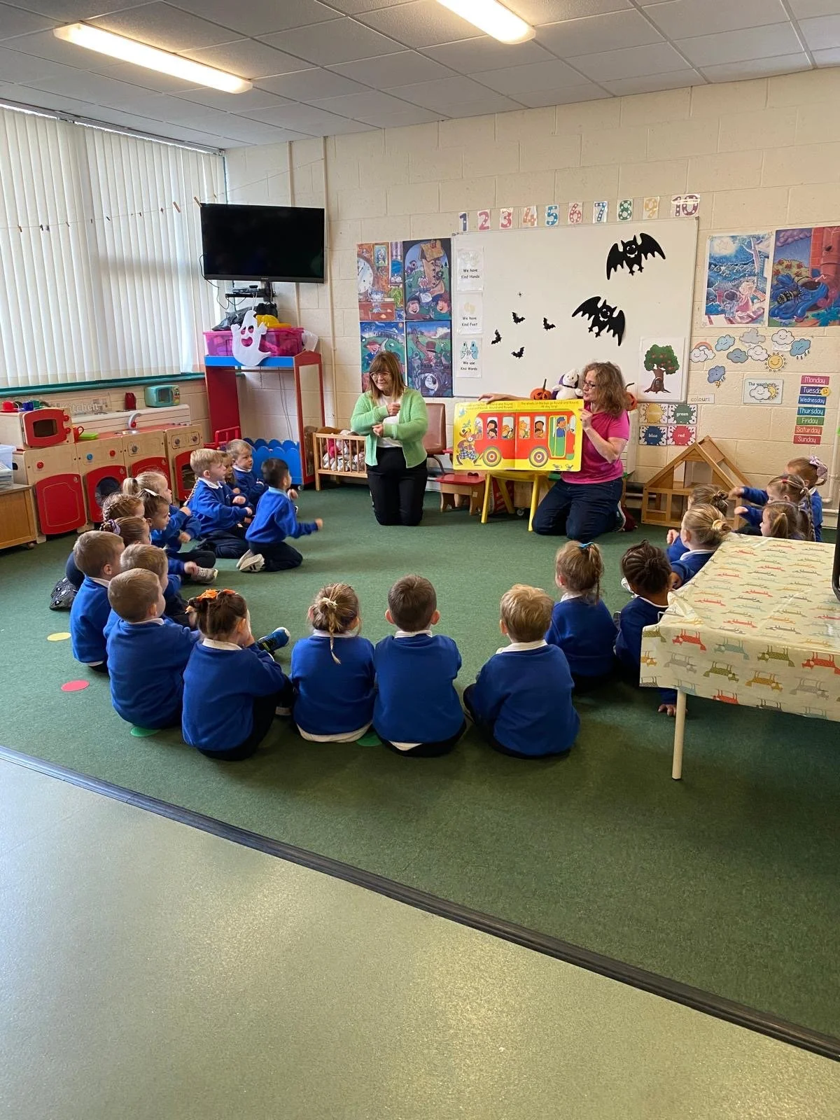Library ladies reading to Early.JPG