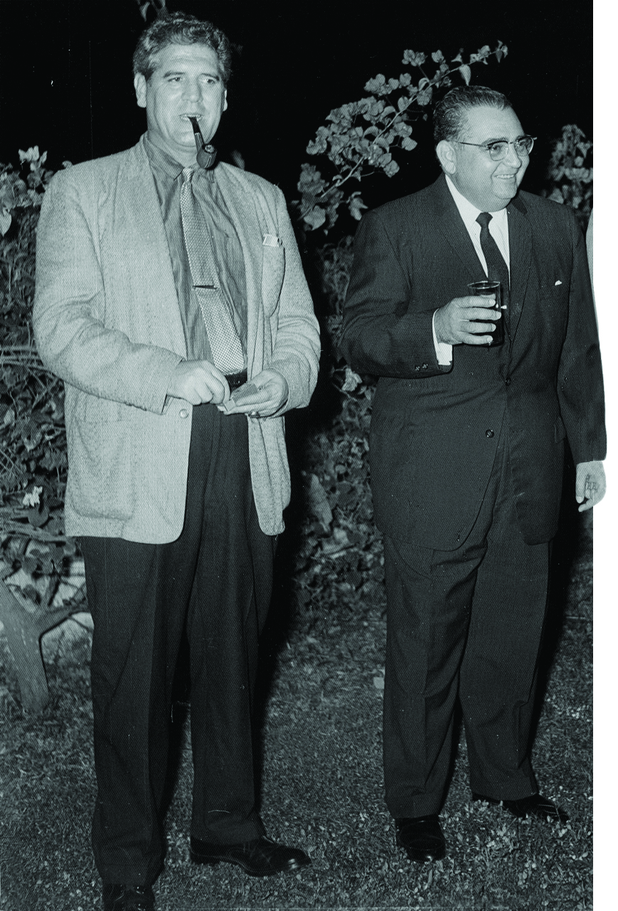  José Antonio Caro Álvarez junto a su entrañable amigo José Vela Zanetti, c. 1950. 
