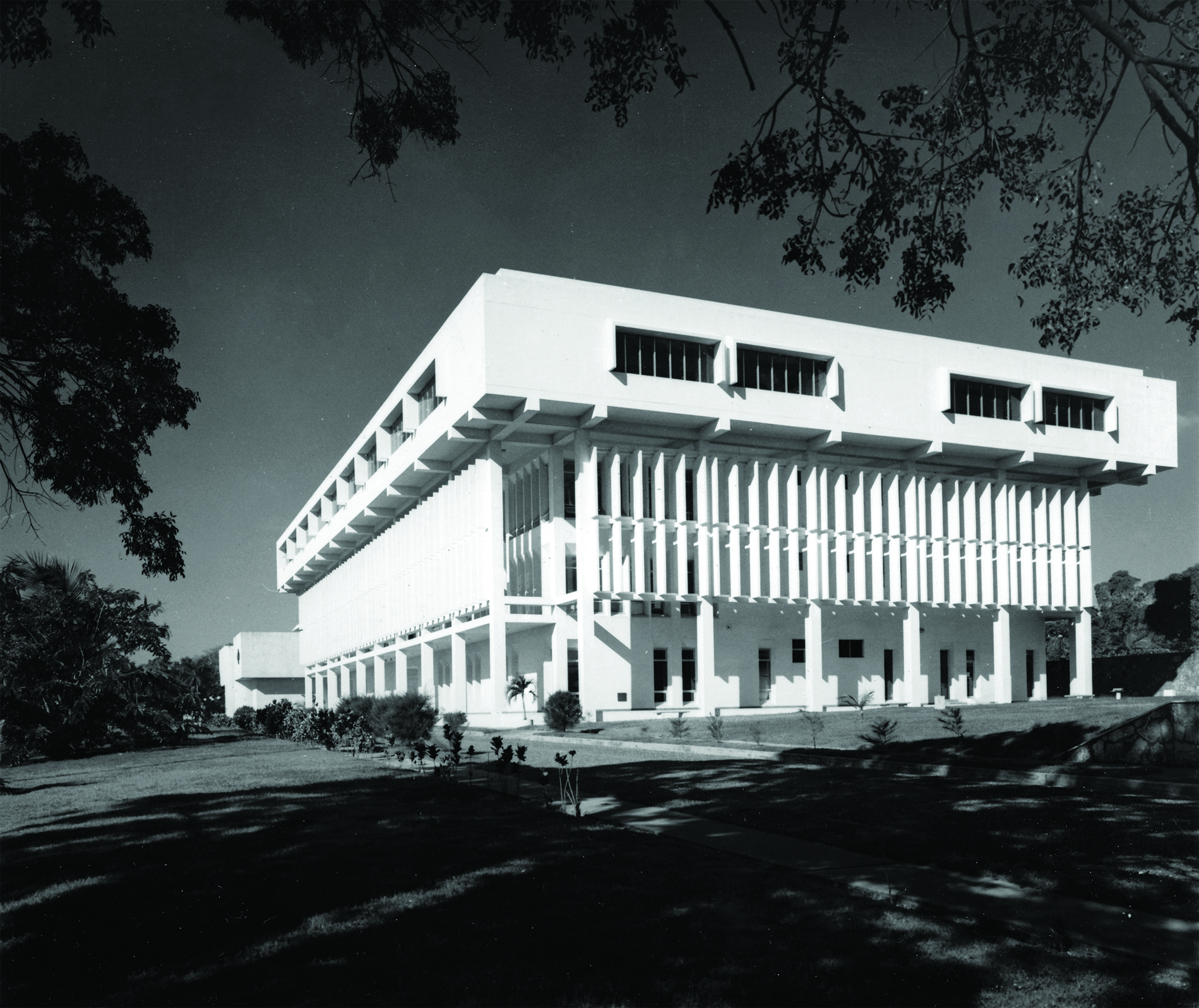  Biblioteca Nacional, Plaza de la Cultura, S.D. Tony y Danilo Caro Ginebra (diseño), Jaime Batlle (construcción), 1971. 