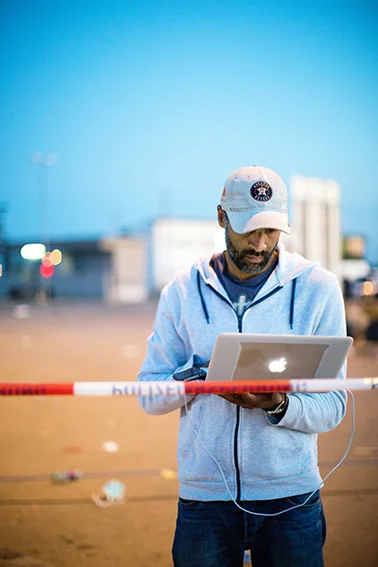 Austria / Burgenland / Nickelsdorf / 20.09.2015 / In Nickelsdorf thousands of refugees have arrived on Monday again. With additional protection seekers is expected, at the same time the further transport to other parts of Austria is already underway.