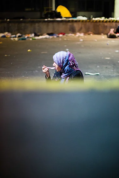 Austria / Burgenland / Nickelsdorf / 20.09.2015 / In Nickelsdorf thousands of refugees have arrived on Monday again. With additional protection seekers is expected, at the same time the further transport to other parts of Austria is already underway.