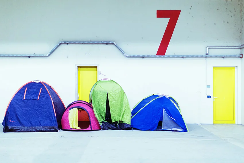 Austria / Burgenland / Nickelsdorf / 20.09.2015 / In Nickelsdorf thousands of refugees have arrived on Monday again. With additional protection seekers is expected, at the same time the further transport to other parts of Austria is already underway.