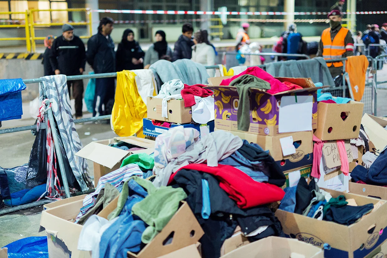 Austria / Burgenland / Nickelsdorf / 20.09.2015 / In Nickelsdorf thousands of refugees have arrived on Monday again. With additional protection seekers is expected, at the same time the further transport to other parts of Austria is already underway.