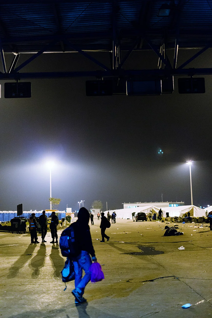 Austria / Burgenland / Nickelsdorf / 20.09.2015 / In Nickelsdorf thousands of refugees have arrived on Monday again. With additional protection seekers is expected, at the same time the further transport to other parts of Austria is already underway.