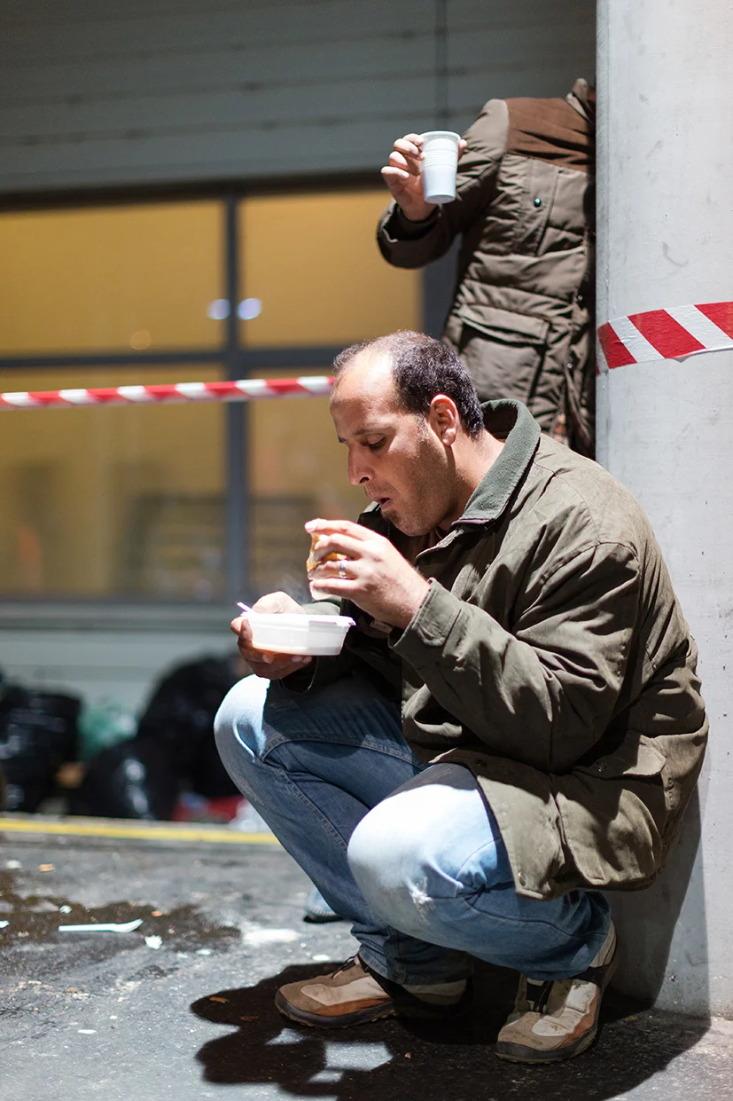 Austria / Burgenland / Nickelsdorf / 20.09.2015 / In Nickelsdorf thousands of refugees have arrived on Monday again. With additional protection seekers is expected, at the same time the further transport to other parts of Austria is already underway.