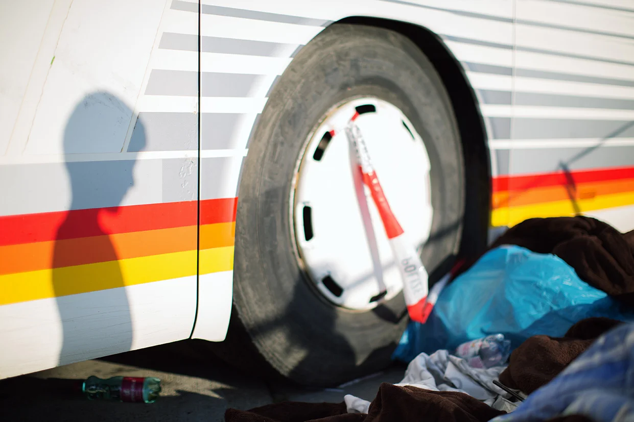 Austria / Burgenland / Nickelsdorf / 20.09.2015 / In Nickelsdorf thousands of refugees have arrived on Monday again. With additional protection seekers is expected, at the same time the further transport to other parts of Austria is already underway.