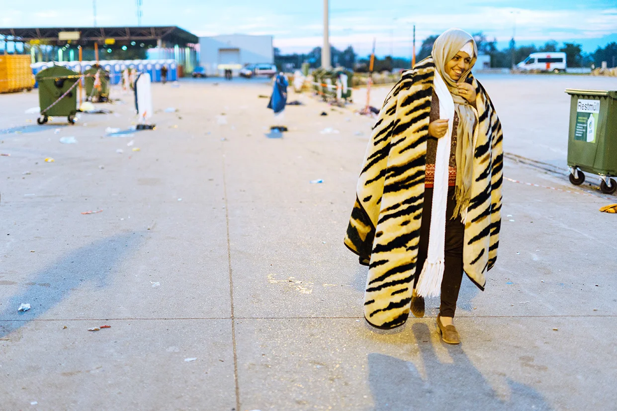 Austria / Burgenland / Nickelsdorf / 20.09.2015 / In Nickelsdorf thousands of refugees have arrived on Monday again. With additional protection seekers is expected, at the same time the further transport to other parts of Austria is already underway.