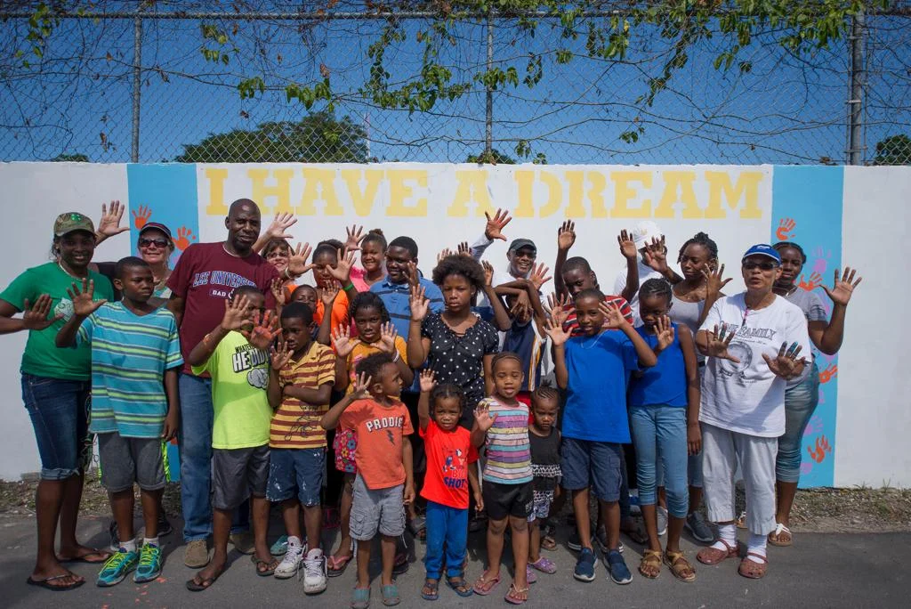 The first TS mural being celebrated by the LAHB participants and TS group. Photography courtesy of Dede Brown.