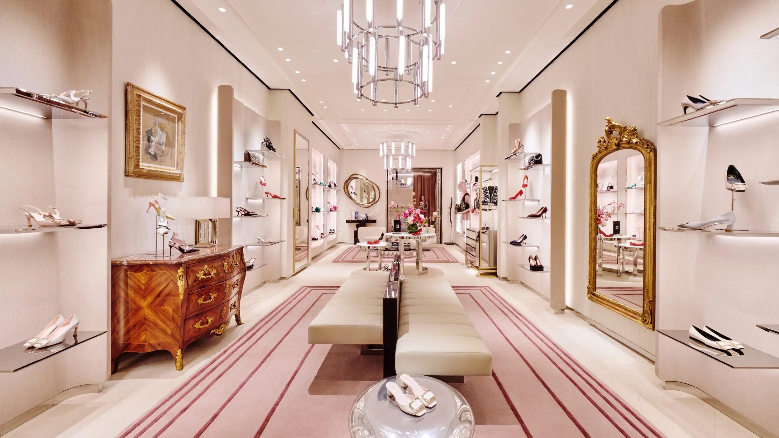 roger-vivier-opens-a-new-paris-flagship-location-on-rue-du-faubourg-saint-honoré-seele-magazine 4.jpg