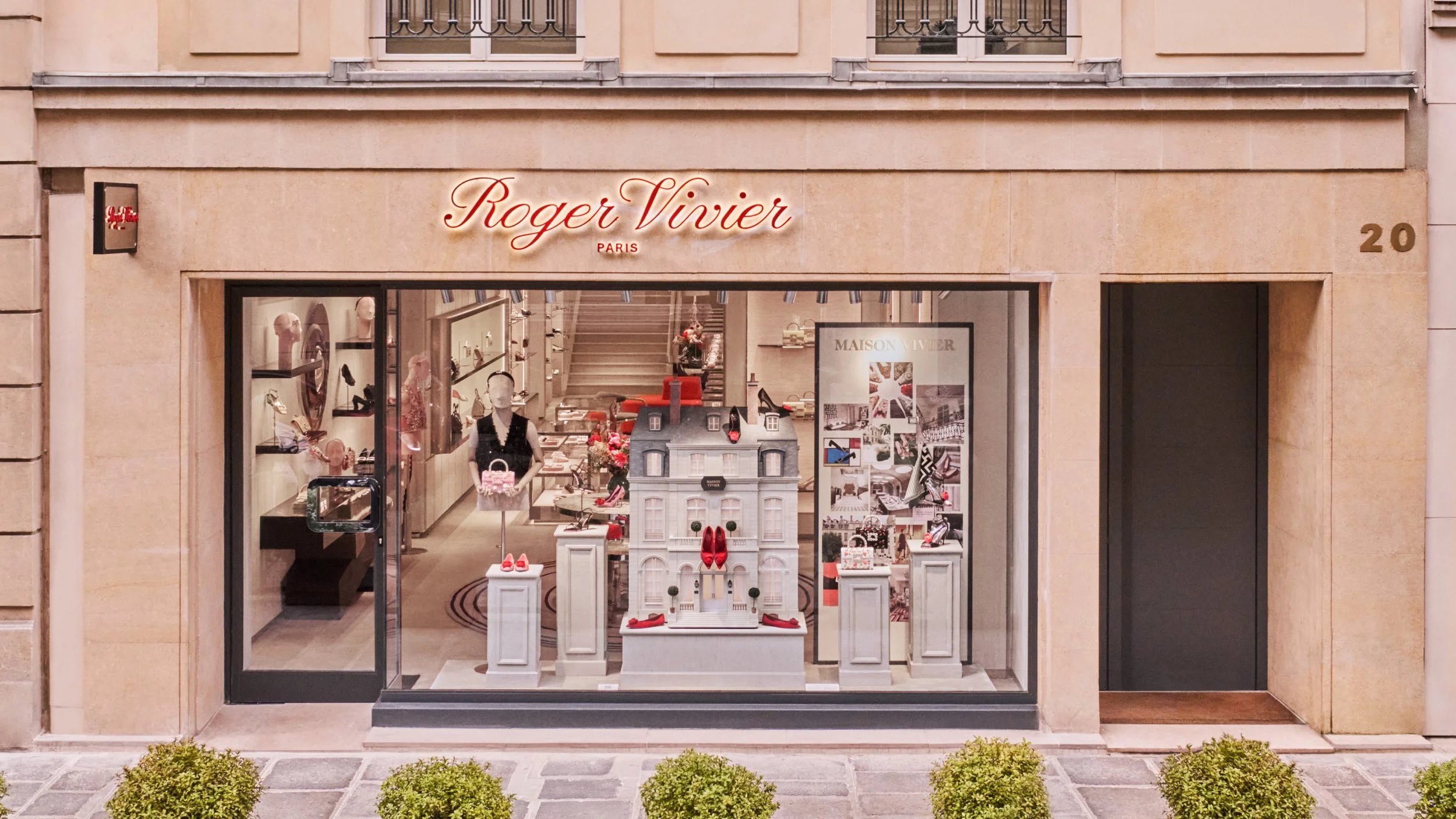 roger-vivier-opens-a-new-paris-flagship-location-on-rue-du-faubourg-saint-honoré-seele-magazine.jpg