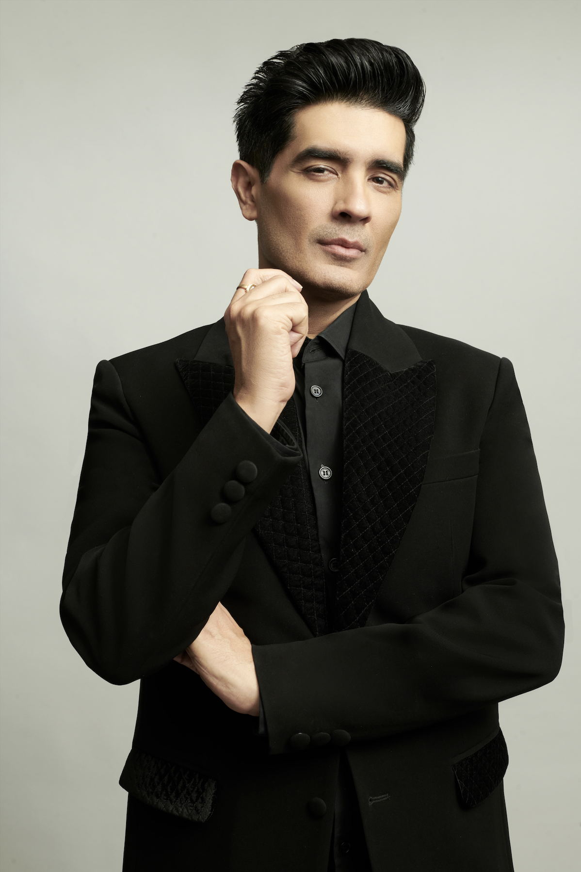 manish-malhotra-will-bring-indian-craftsmanship-to-the-official-haute-couture-calendar-in-july-seele-magazine.png