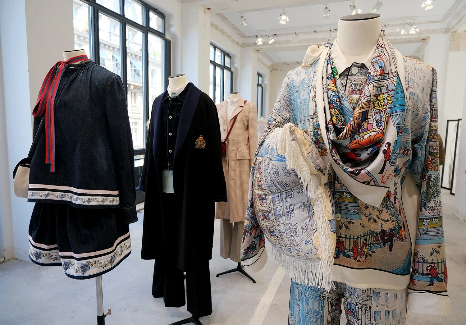 reunion-at-place-des-victoires-KENZO-spring-summer-2027a-priceless-feast-woven-from- memories-seele-magazine-dimiwally 3.jpg