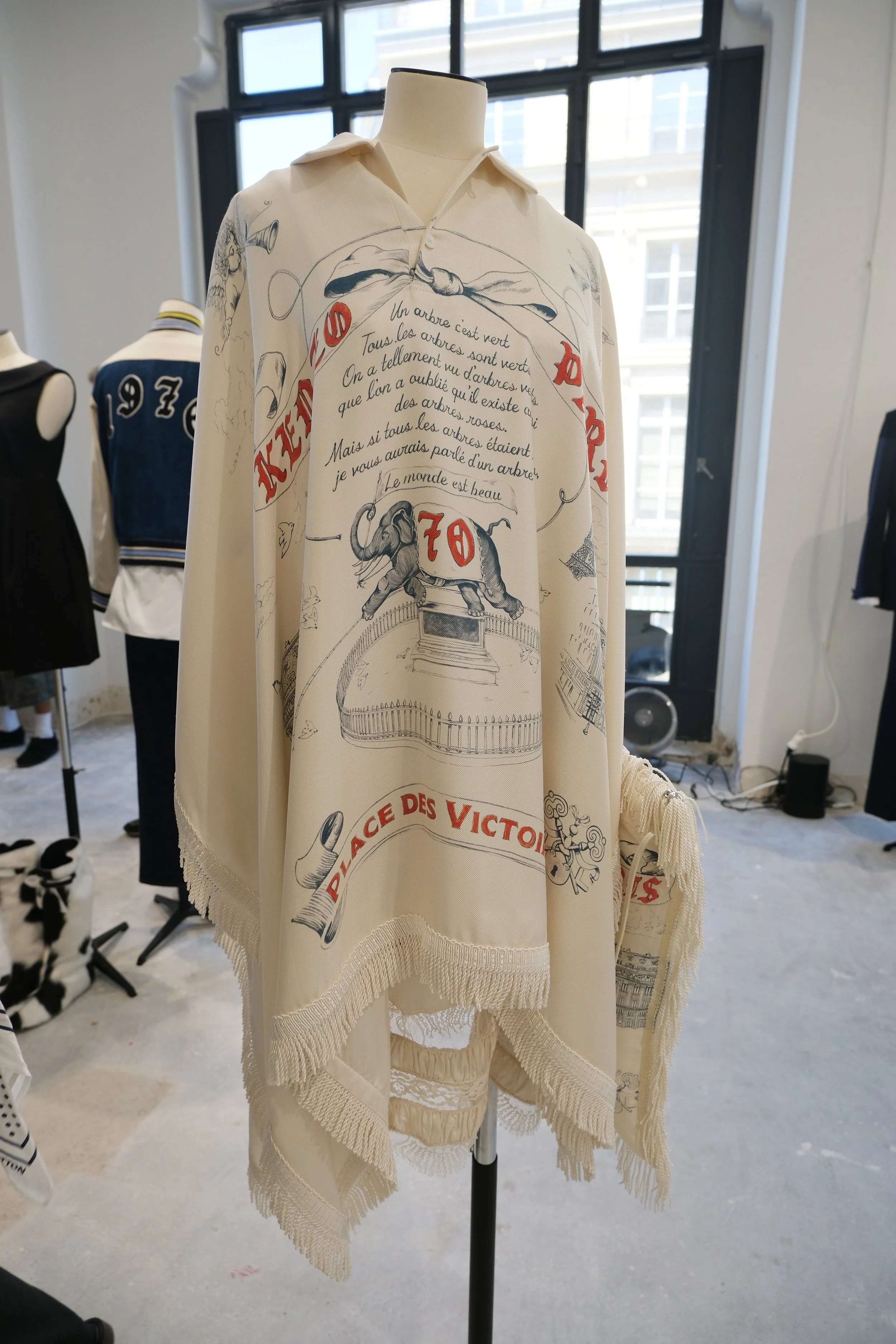 reunion-at-place-des-victoires-KENZO-spring-summer-2027a-priceless-feast-woven-from- memories-seele-magazine-dimiwally 4.jpg