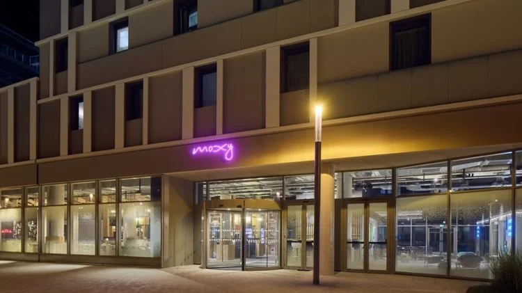 review-moxy-hotel-nice-seele-magazine-entrance.jpeg